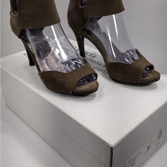 Pedro Garcia Women's Tan Suede Heels size 6 pre owned Exellent condition - Picture 4 of 13